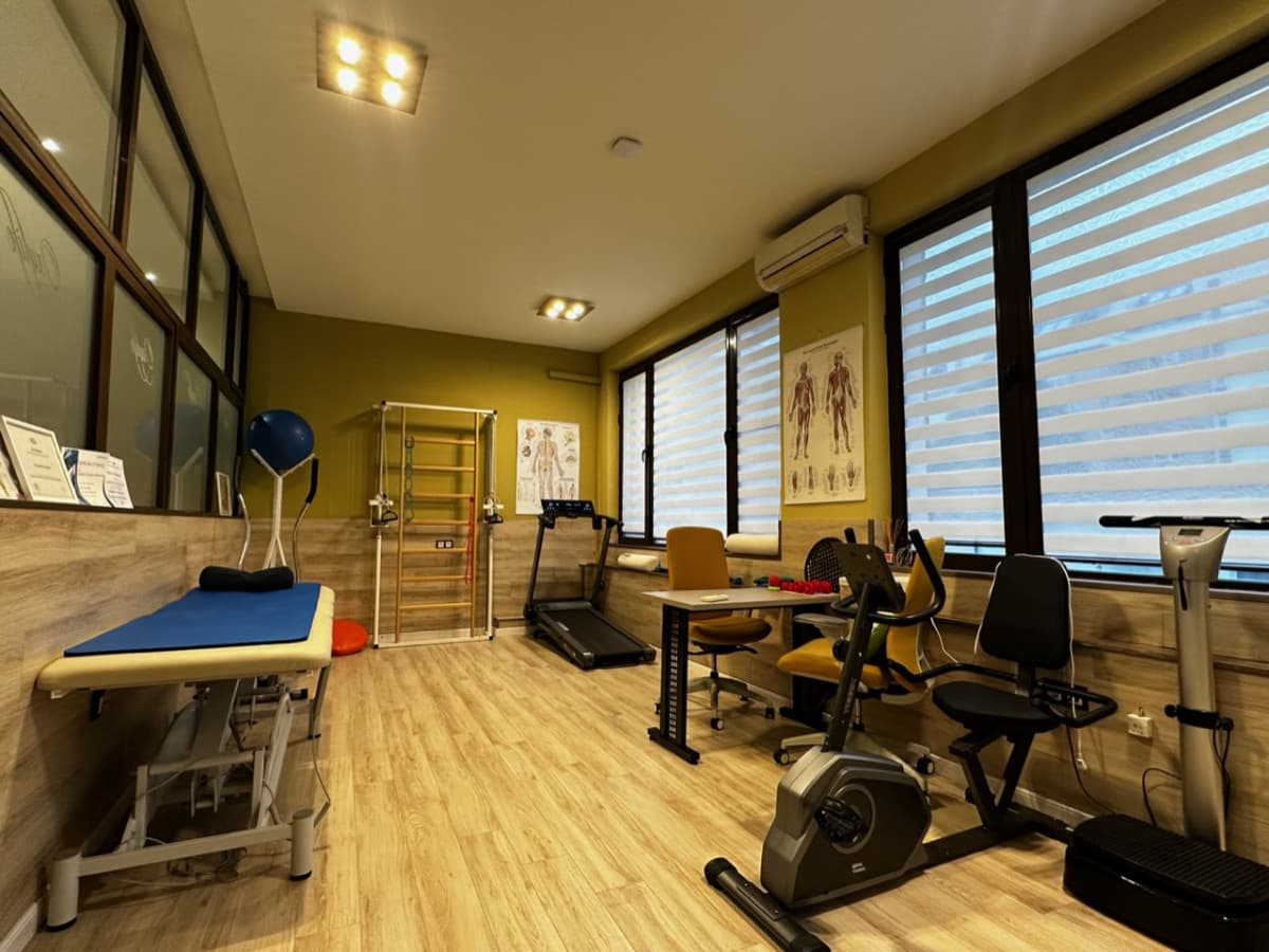 Кабинетът на PhysioLab — оборудване за кинезитерапия и рехабилитация в София